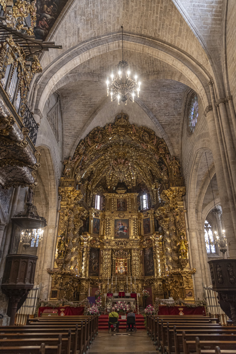 Castelló de la Plana - Morella 025 - basílica Arciprestal de Santa María la Mayor - retablo del Altar Mayor.jpg